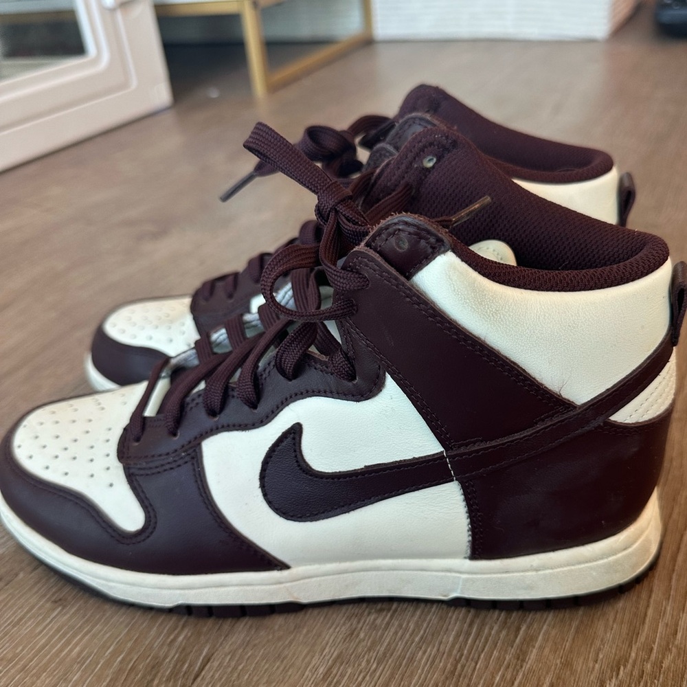 Nike Women’s High Dunk Burgundy 8.5